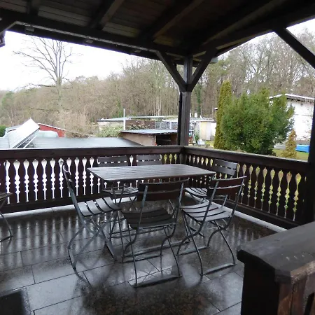 Apartment Sonnige-ferienwohnung-100qm-im-1-obergeschoss-der-villa-walhall-in-einem-parkaehnlichen-garten *