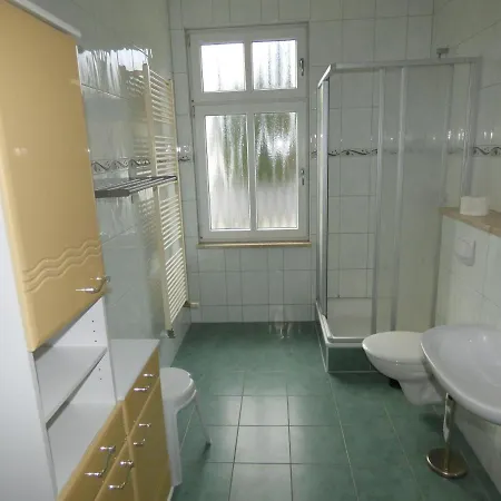 Appartement Sonnige-ferienwohnung-100qm-im-1-obergeschoss-der-villa-walhall-in-einem-parkaehnlichen-garten Sellin (Rugen)