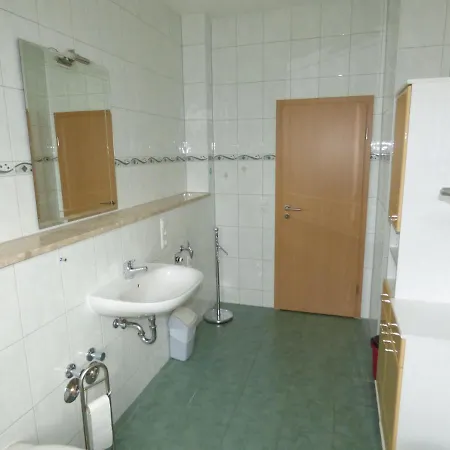 Appartement Sonnige-ferienwohnung-100qm-im-1-obergeschoss-der-villa-walhall-in-einem-parkaehnlichen-garten Sellin (Rugen)