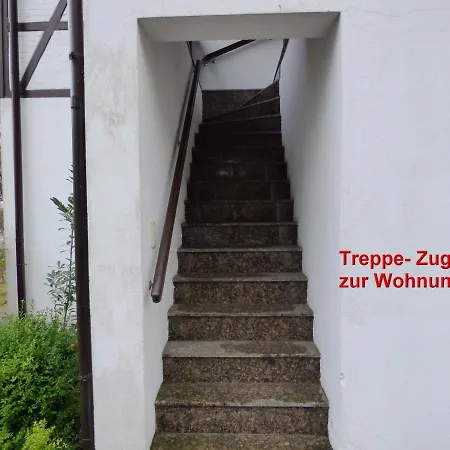 Sonnige-ferienwohnung-100qm-im-1-obergeschoss-der-villa-walhall-in-einem-parkaehnlichen-garten Apartment *