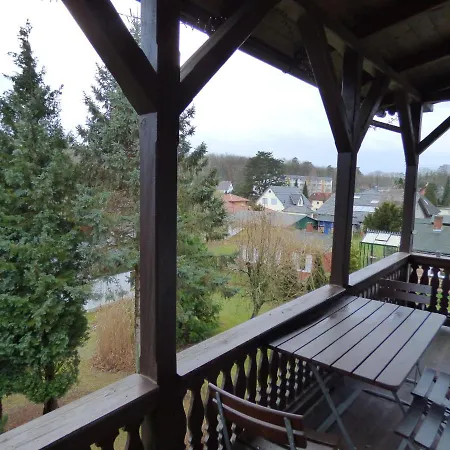 Sonnige-ferienwohnung-100qm-im-1-obergeschoss-der-villa-walhall-in-einem-parkaehnlichen-garten Apartment *