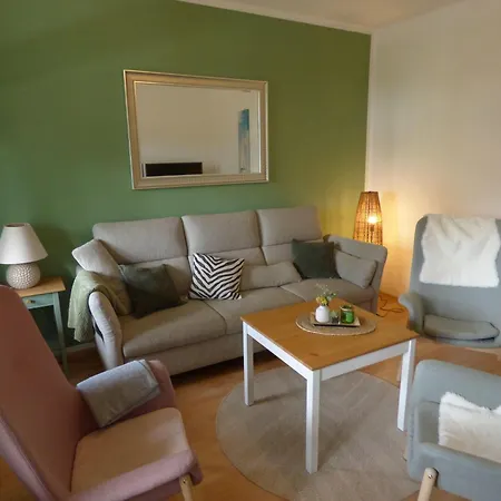 Appartement Sonnige-ferienwohnung-100qm-im-1-obergeschoss-der-villa-walhall-in-einem-parkaehnlichen-garten *