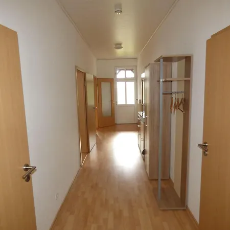 Appartement Sonnige-ferienwohnung-100qm-im-1-obergeschoss-der-villa-walhall-in-einem-parkaehnlichen-garten *