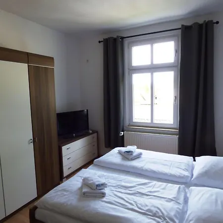 Appartement Sonnige-ferienwohnung-100qm-im-1-obergeschoss-der-villa-walhall-in-einem-parkaehnlichen-garten Sellin (Rugen)
