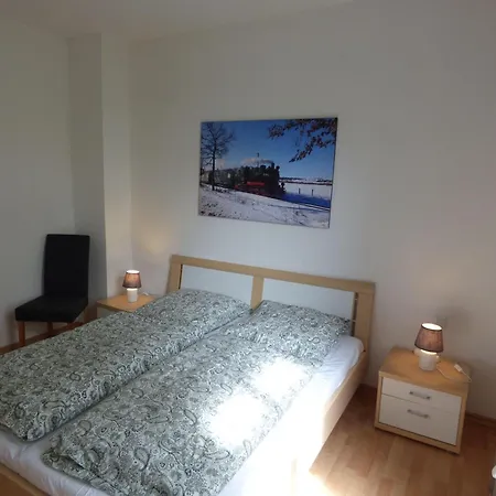 Sonnige-ferienwohnung-100qm-im-1-obergeschoss-der-villa-walhall-in-einem-parkaehnlichen-garten * Sellin (Rugen)