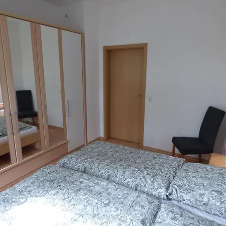Appartement Sonnige-ferienwohnung-100qm-im-1-obergeschoss-der-villa-walhall-in-einem-parkaehnlichen-garten
