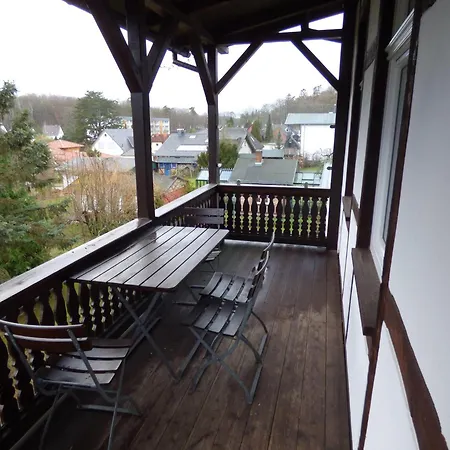Appartement Sonnige-ferienwohnung-100qm-im-1-obergeschoss-der-villa-walhall-in-einem-parkaehnlichen-garten