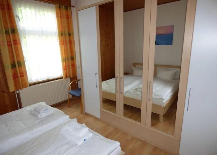 Διαμέρισμα Sonnige-ferienwohnung-100qm-im-1-obergeschoss-der-villa-walhall-in-einem-parkaehnlichen-garten Sellin (Rugen)