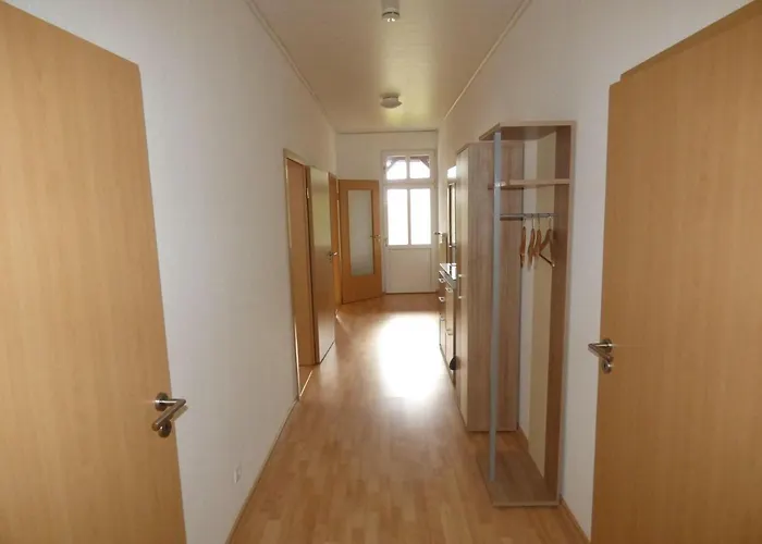 Apartment Sonnige-ferienwohnung-100qm-im-1-obergeschoss-der-villa-walhall-in-einem-parkaehnlichen-garten *