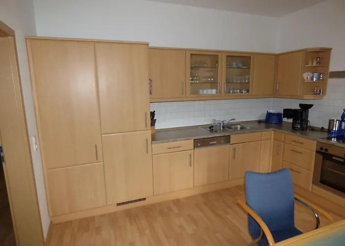 Apartment Sonnige-ferienwohnung-100qm-im-1-obergeschoss-der-villa-walhall-in-einem-parkaehnlichen-garten Sellin (Rugen)