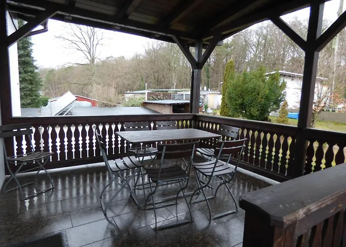 Apartment Sonnige-ferienwohnung-100qm-im-1-obergeschoss-der-villa-walhall-in-einem-parkaehnlichen-garten *