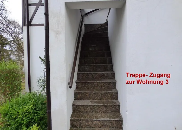 Sonnige-ferienwohnung-100qm-im-1-obergeschoss-der-villa-walhall-in-einem-parkaehnlichen-garten Διαμέρισμα *